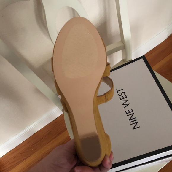 NWT yellow Nine West sandals - Picture 3 of 5